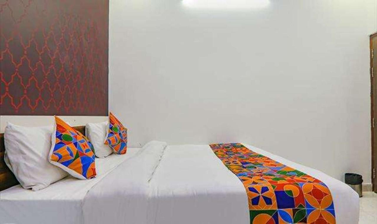 Fabexpress Ss Grand Hotel Banthra Sikandarpur Exterior photo