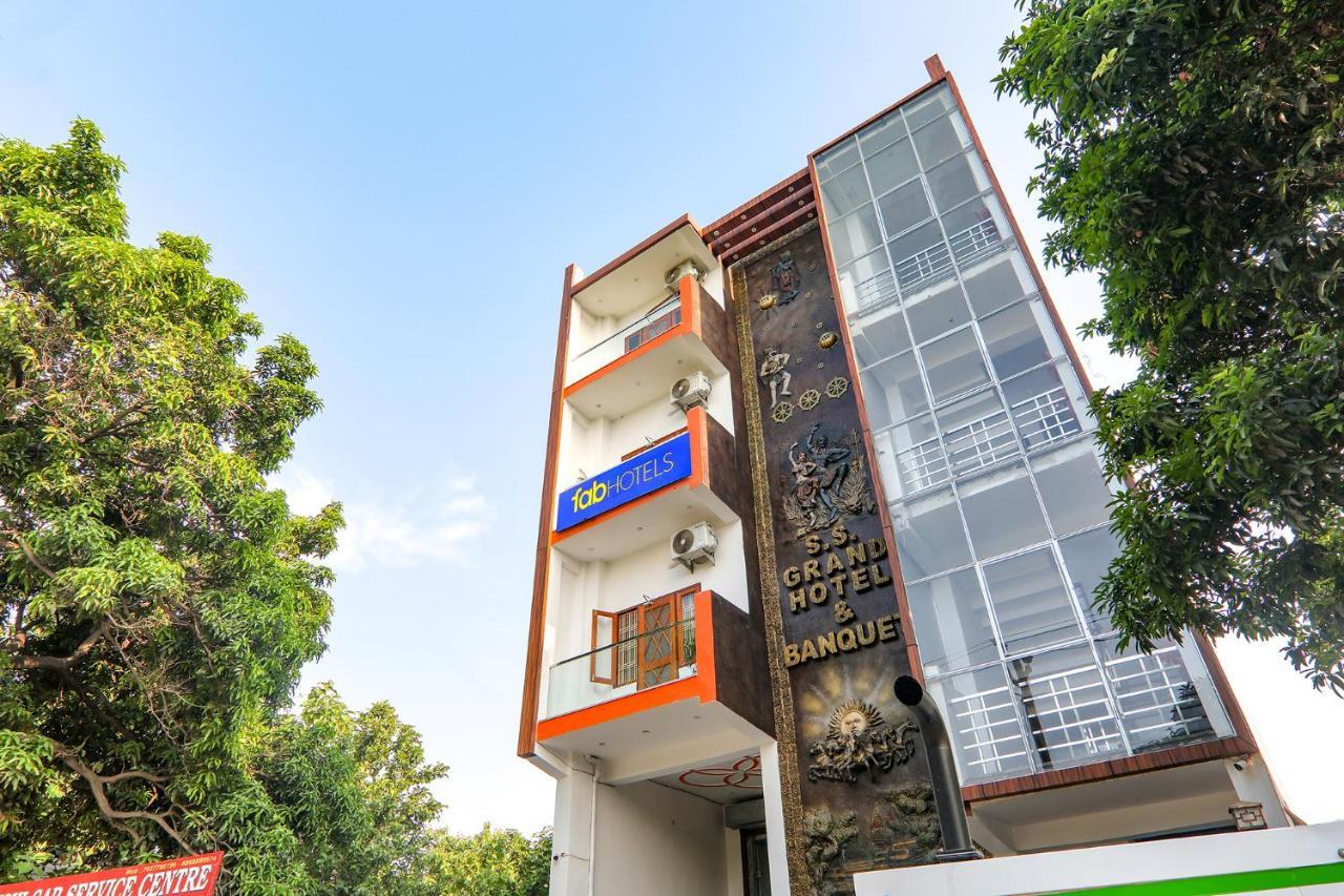 Fabexpress Ss Grand Hotel Banthra Sikandarpur Exterior photo